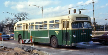1956/57 mack c-49 dt (chicago transit authority 7200-7299 series) - everglades green/croydon cream livery. SPTC204.09 Model 1 48