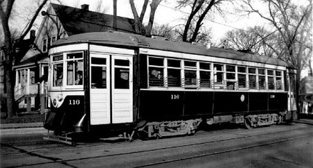 1912 chicago & west towns railways  mcguire cummings streetcar (107-120 series) - one-man version (post-1938 livery) SPTC411 Model 1 48