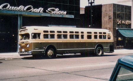 1952 GM TDH-4509 (Evanston Bus Co. 216-220 series).