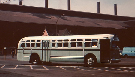 1951 GM TDH-4509 (Baltimore Transit Co. 1600-1619 series) - post'59 Mint Green/Pine Green livery.