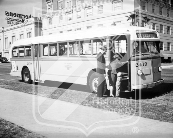 1945 white 798 (los angeles transit lines 2401-2422 series). SPTC243.12-1 Model 1 48